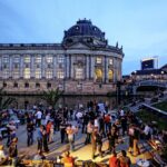 Picture of open air party at the Monbijoupark.